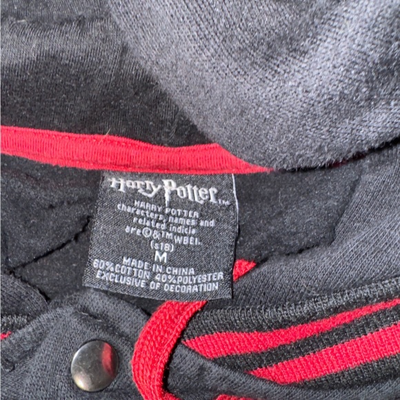 Warner Bros. Harry Potter GRYFFINDOR Black Red Hoodie Men’s Size Medium - Picture 3 of 3
